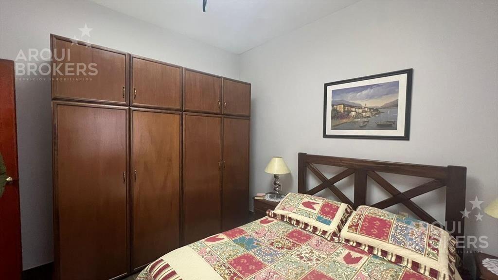 Casa de dos dormitorios en  venta en Jardines del Hipódromo