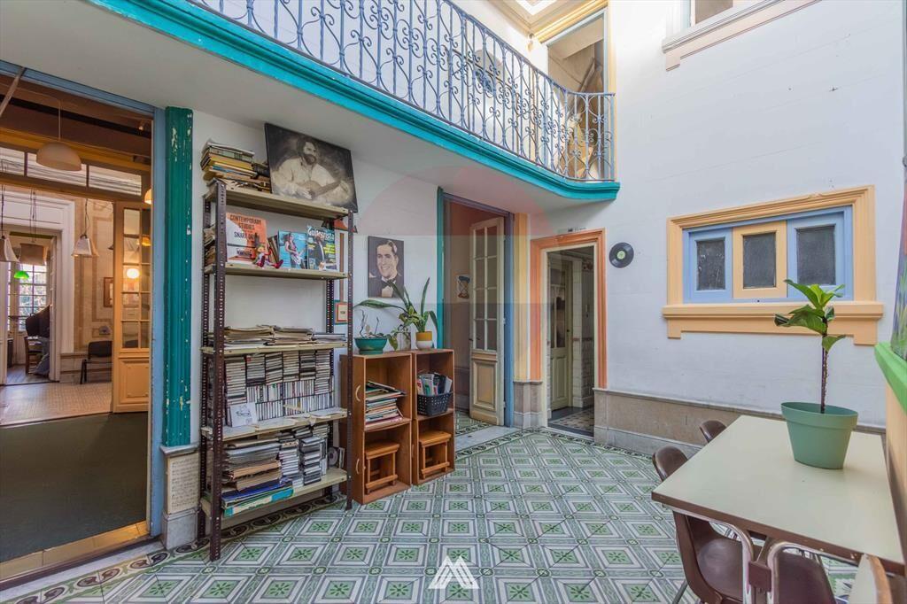 VENTA DE GRAN VIVIENDA + 3 LOCALES EN CENTRO