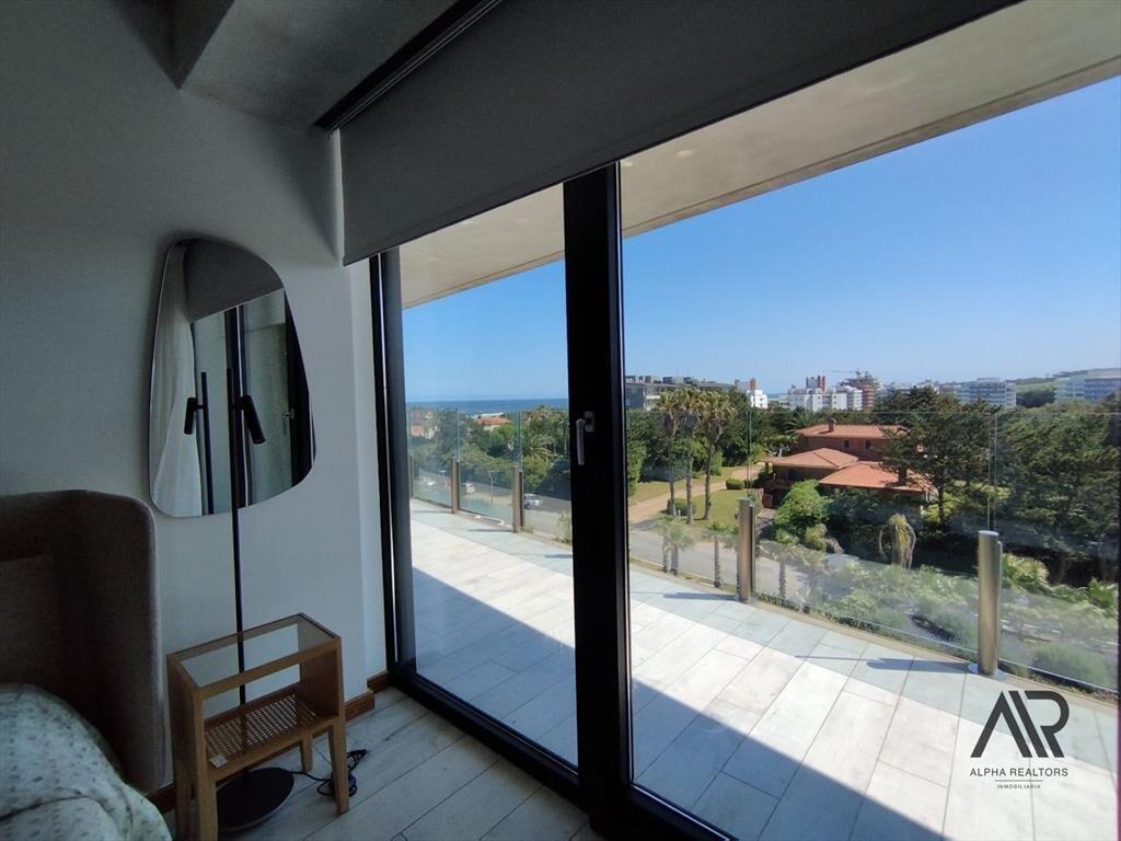 Apartamento De 2 Dormitorios + Den, Próximo Desembocadur...