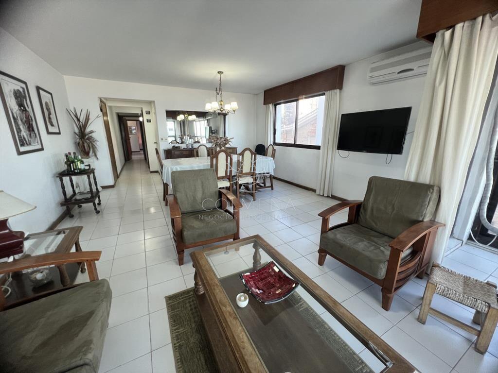 EXCELENTE OPORTUNIDAD! Apartamento de 3 frente al