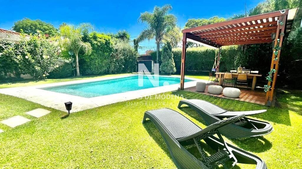 Exclusiva propiedad en VENTA en Carrasco Sur de 5