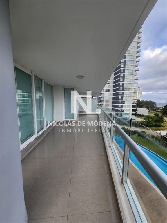 Departamento de 3 dormitorios + depndencia en en