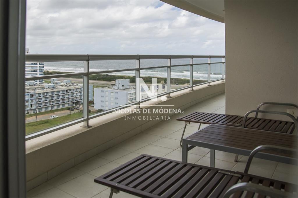 Vende apartamento de 3 dormitorios + dependencia