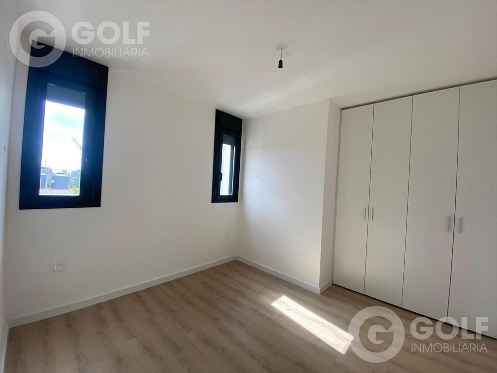 Venta de apartamento de dos dormitorios con terraza en el C