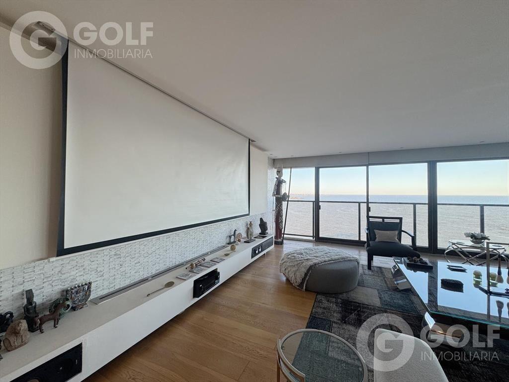 Venta de apartamento DUPLEX sobre Rambla Gandhi con vista a