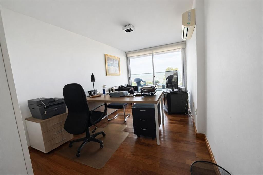Venta apartamento 4 dormitorios 3 baños y 2 garajes frent...