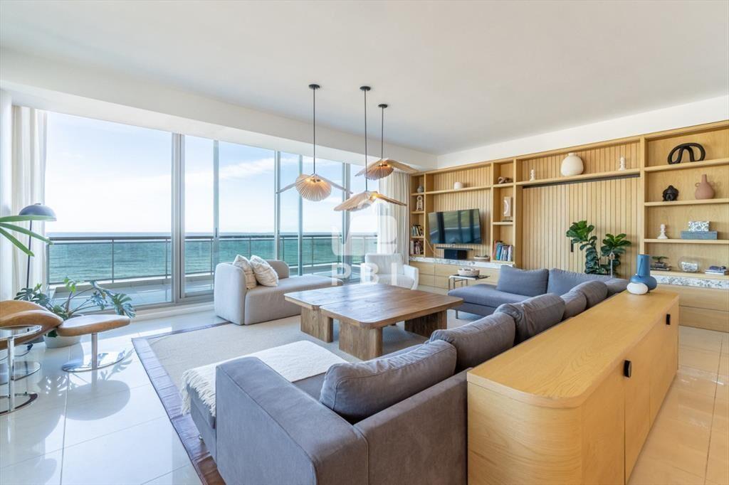 Penthouse premium frente al mar en Playa Brava: y