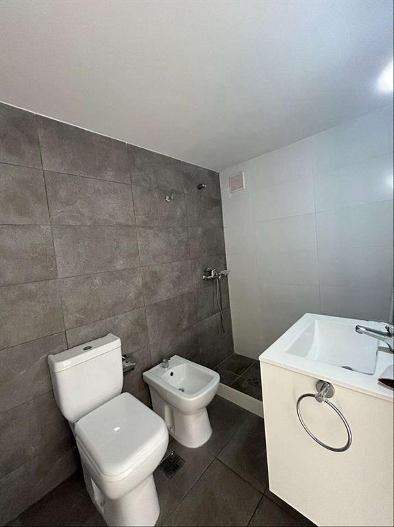 Alquiler apartamento 2 dormitorios en Tres Cruces – Edifici
