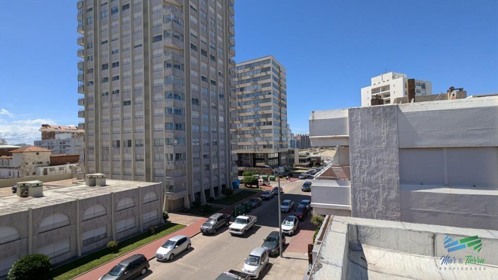 Venta apartamento un dormitorio con cochera en la