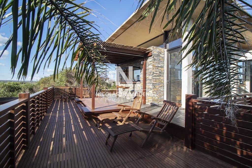 Iluminada y amplia casa en venta El Chorro