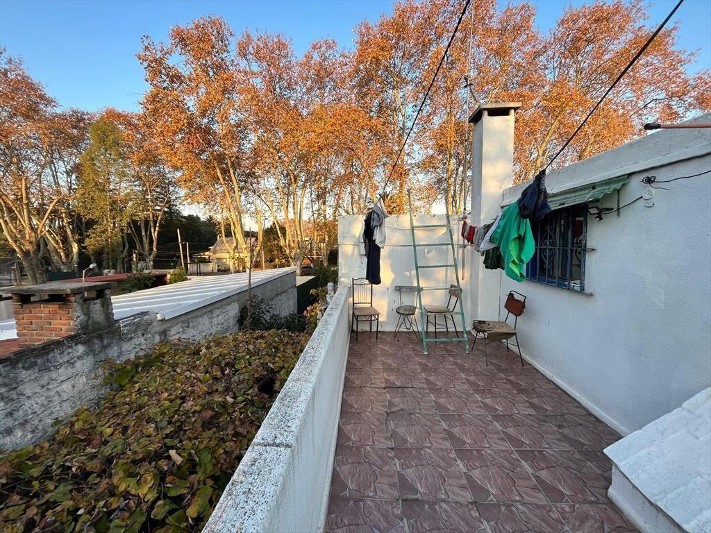 Gran casa de 10 ambientes, 4 baños, gran frente y fondo, es