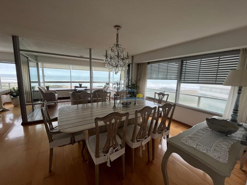 Apartamento en Venta de 3 dormitorios en Punta ,