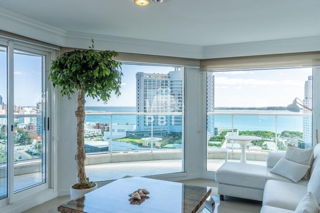 Exclusivo apartamento de 3 dormitorios con en - -