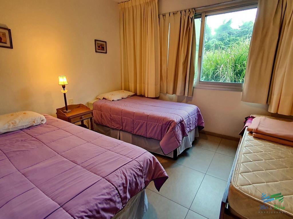 Vendo apartamento de 3 dormitorios y 3 baños.