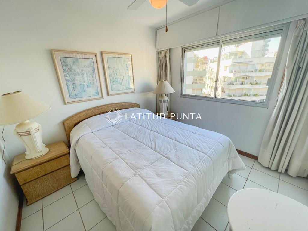 Apartamento con quincho frente al mar.
