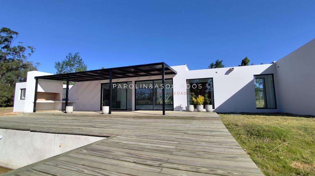 Casa a estrenar en venta de 4 dormitorios en El
