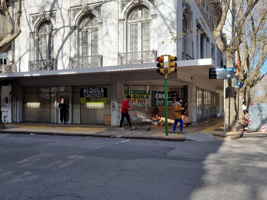 Edificio entero , Paraguay esquina San Jose, gran esquina !