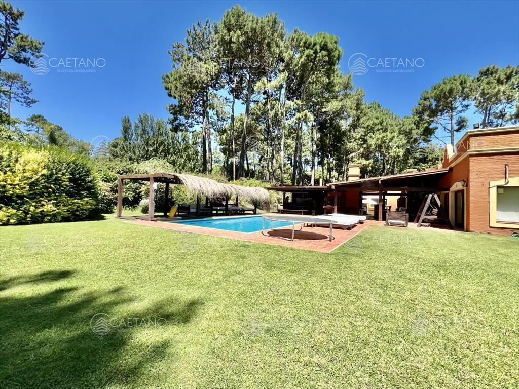 Casa en barrio residencial con 3000 m2 de parque