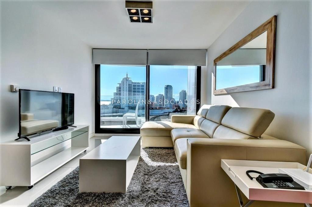 Venta de apartamento de dos dormitorios con dos