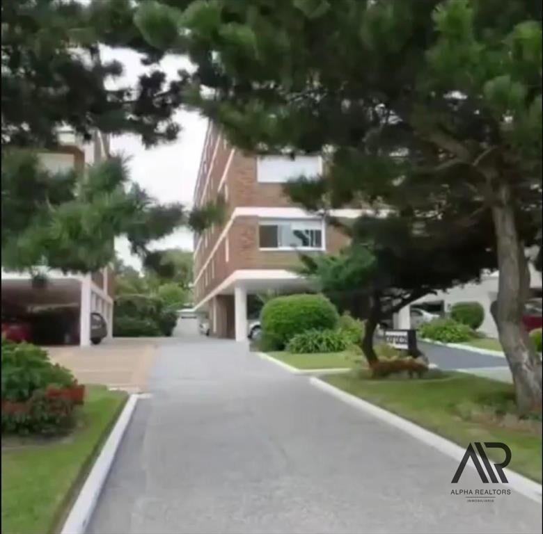 Apartamento en venta c/ cochera en Playa Mansa