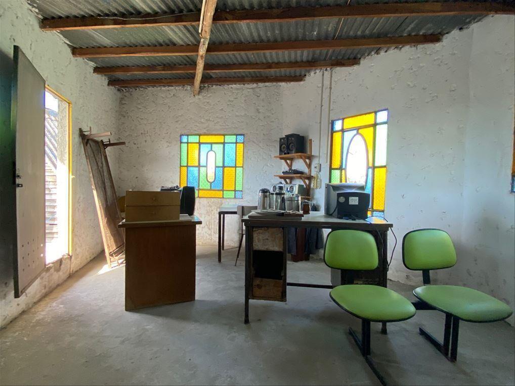 Venta de Amplio terreno con depósitos, galpones y casas