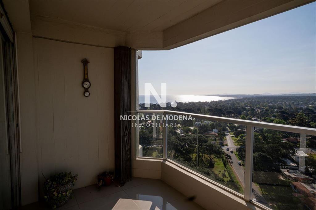 Vende apartamento en Roosevelt de 2 dormitorios,