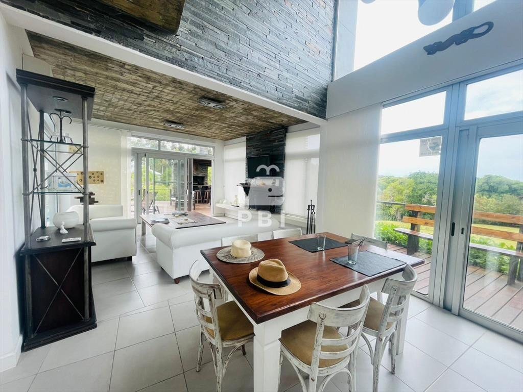 Exclusiva propiedad a pasos del mar -  - Ref :