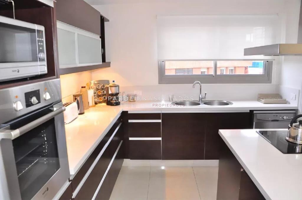 Apartamento en venta a pasos de playa Brava.