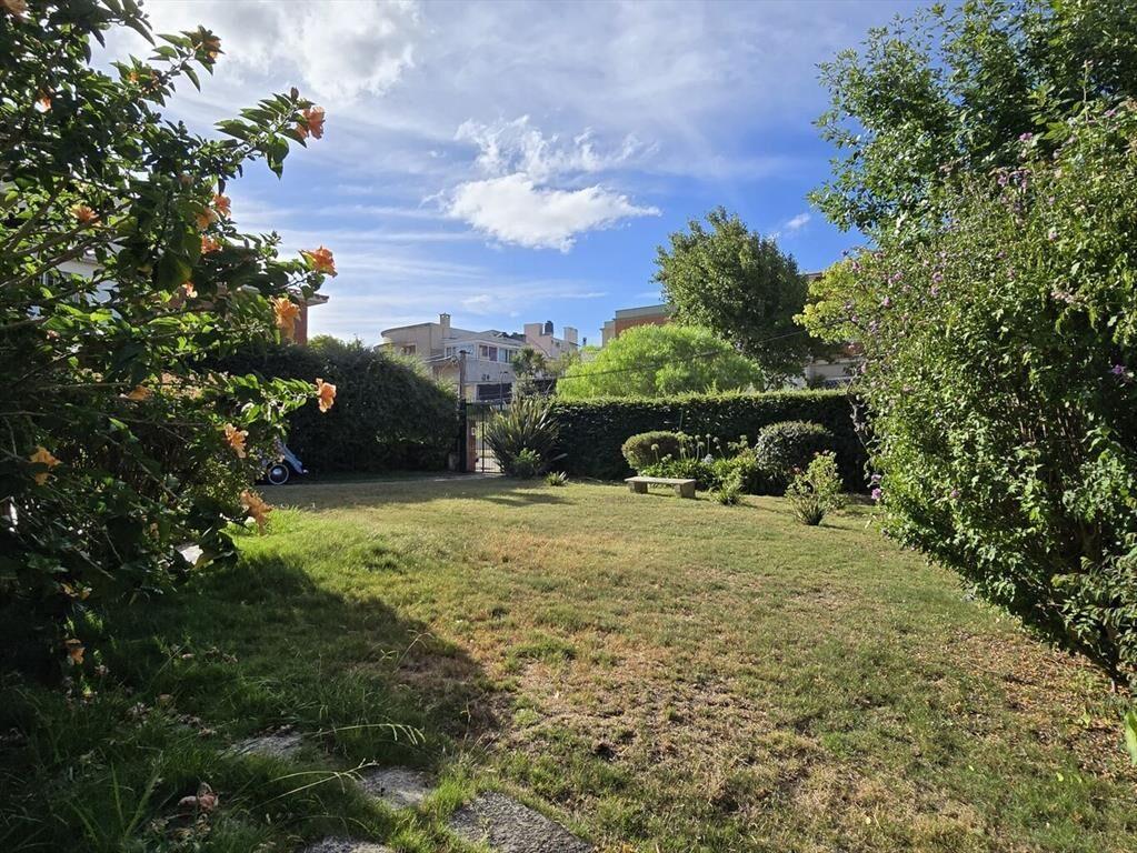 Gran casa en excelente zona de Pocitos Nuevo próximo al Sho
