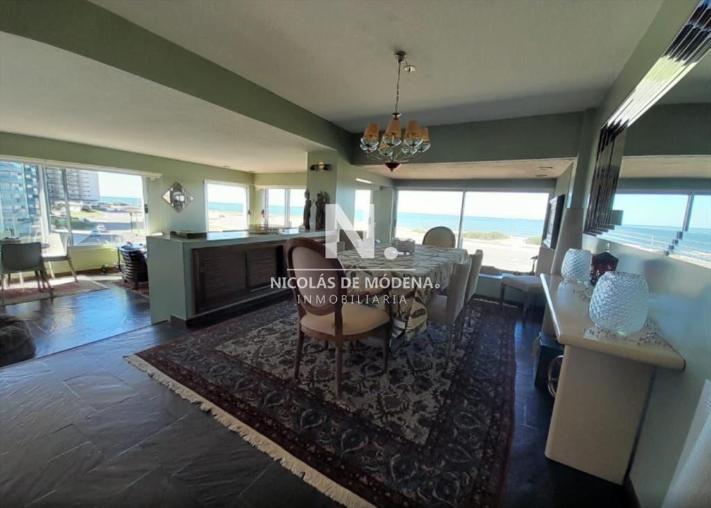 Vende apartamento de 4 dormitorios en Brava, del