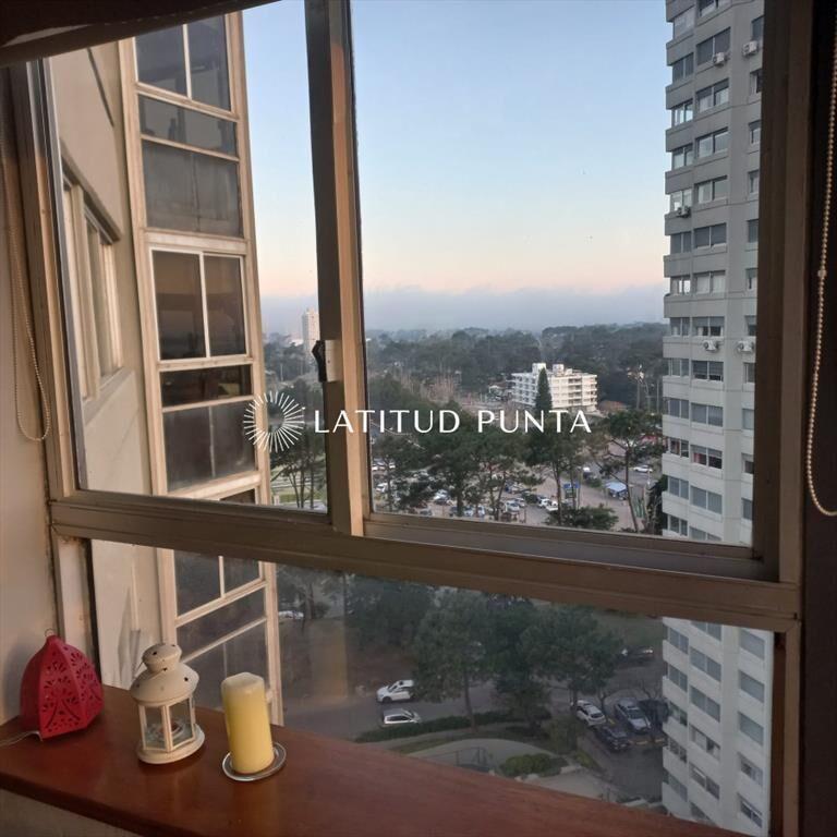 Apartamento en Roosevelt, 3 dormitorios más