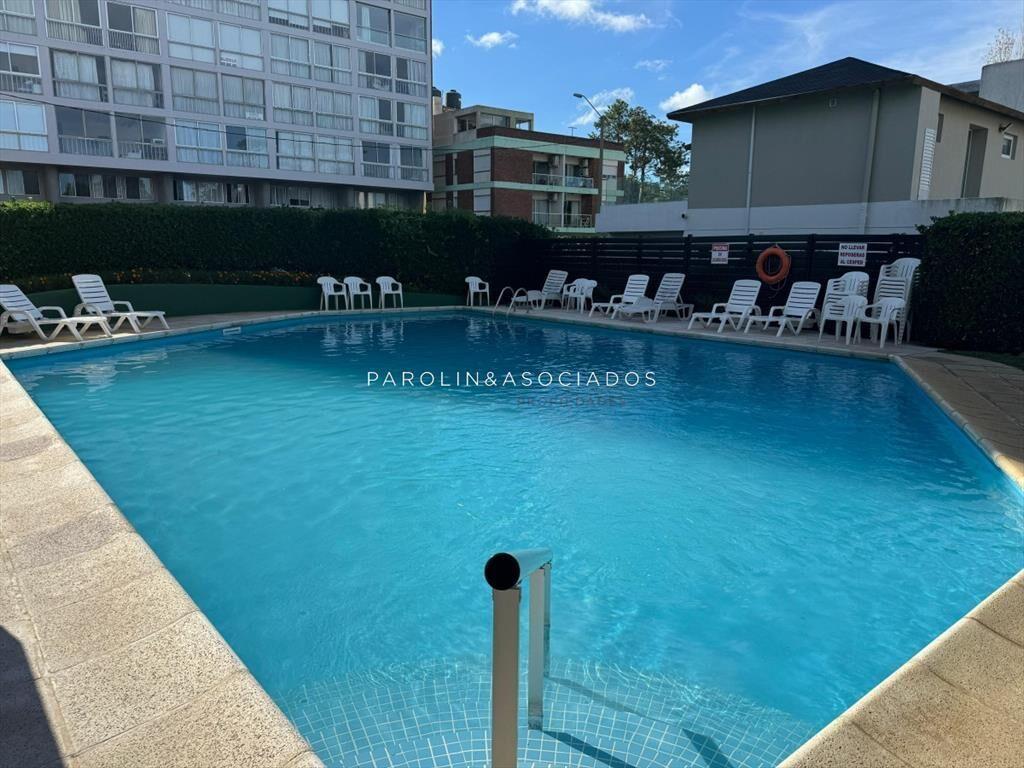 Apartamento en venta 2 dormitorios y medio, Playa