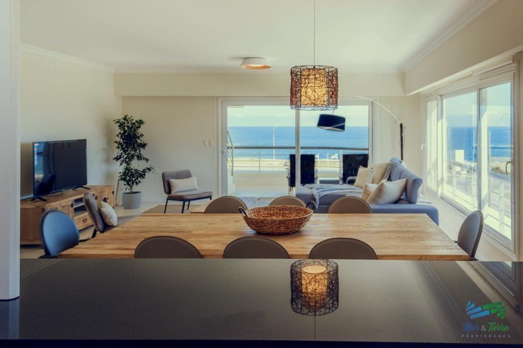 VENTA de Pent Huse sobre playa Mansa de 4 suites