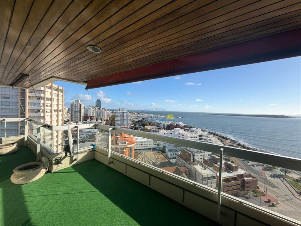 Apartamento de 2 dormitorios y servicio en anual