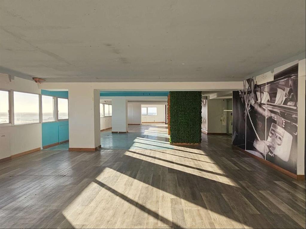 ALQUILER - OFICINA CORDON S/ 18 DE JULIO - EDIFICIO CORPORA