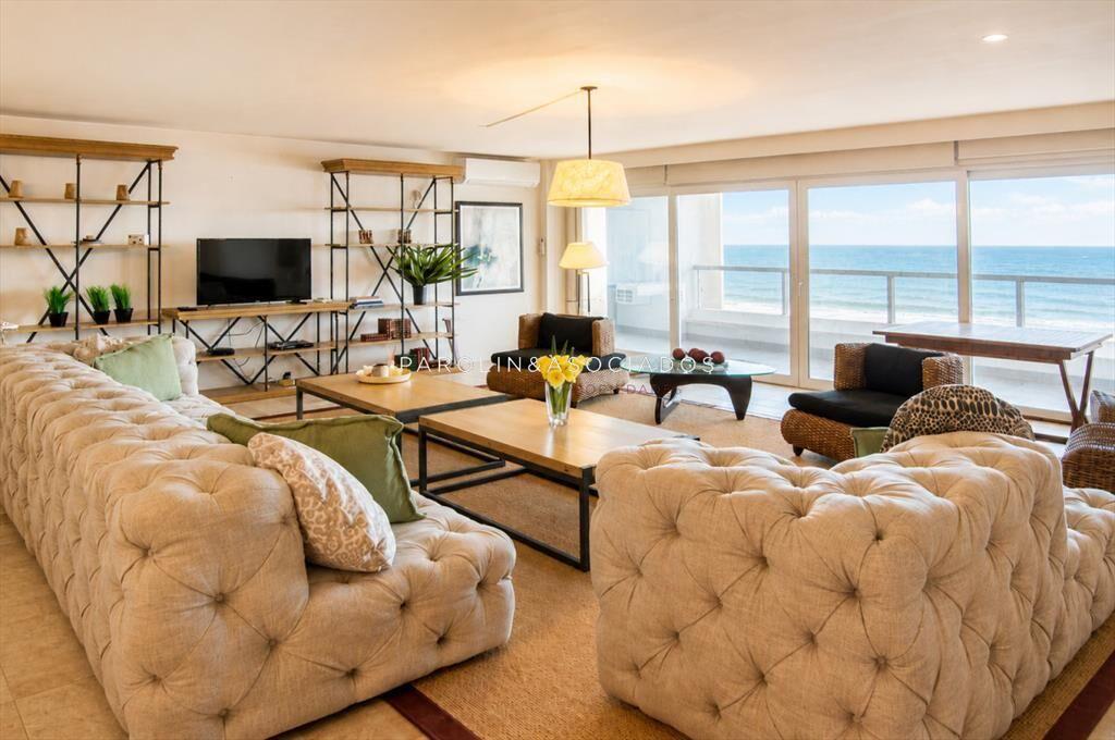 Vende apartamento con vista al mar, de 4 en Punta