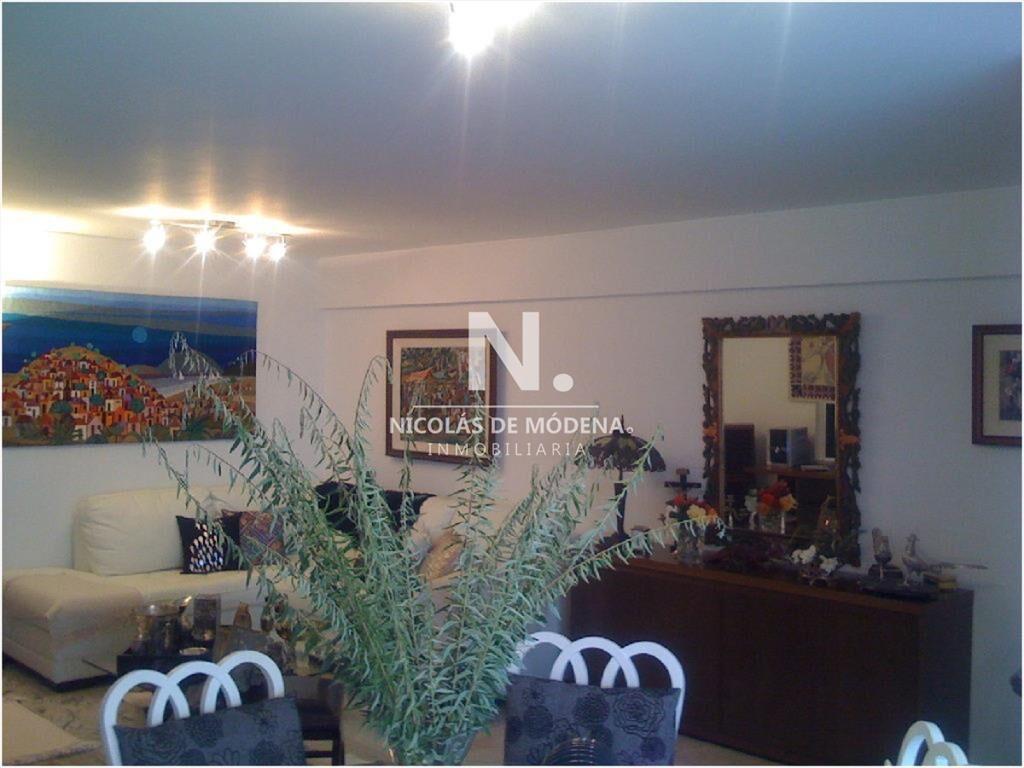 En venta apartamento de 3 dormitorios en Punta