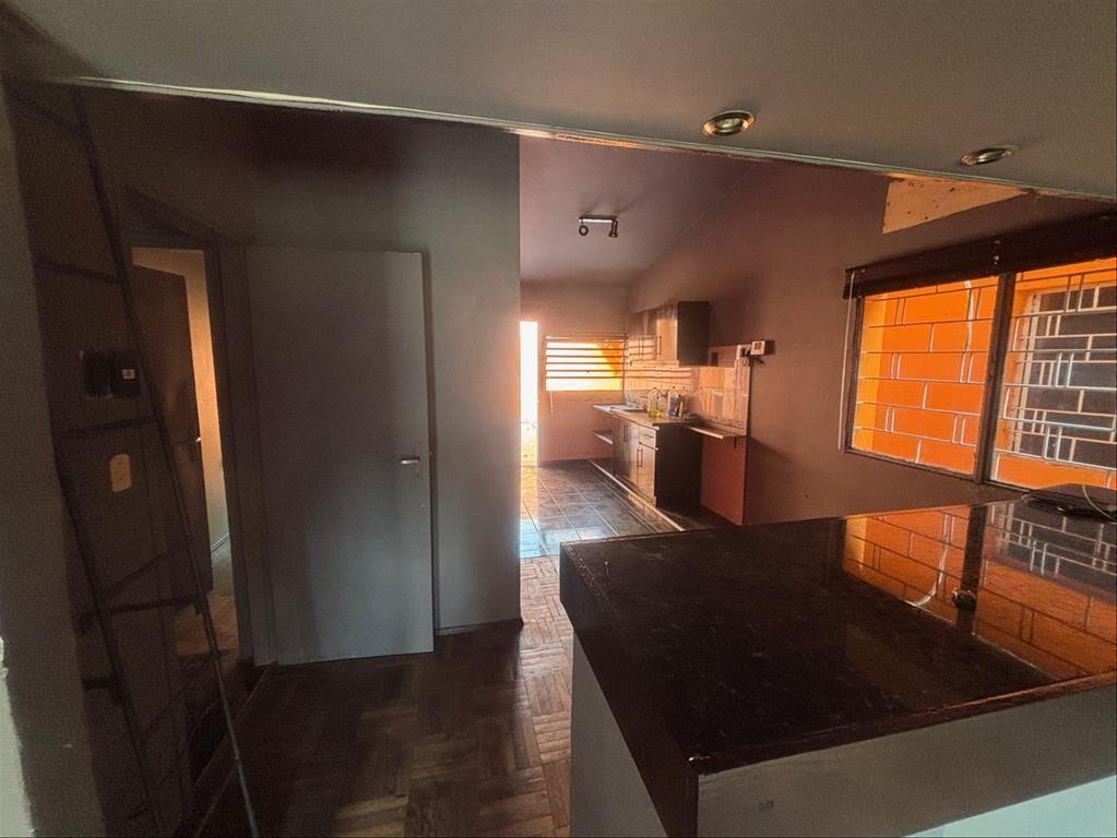 Dos casas en mismo padrón en Colón. Con renta.