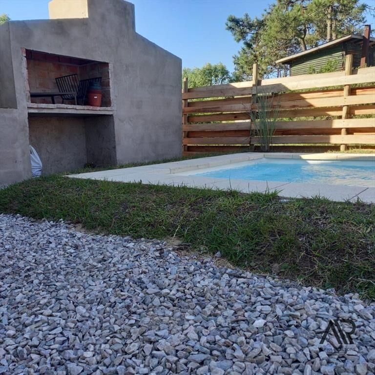Complejo de 3 casas con piscina en venta en Punta del Diablo