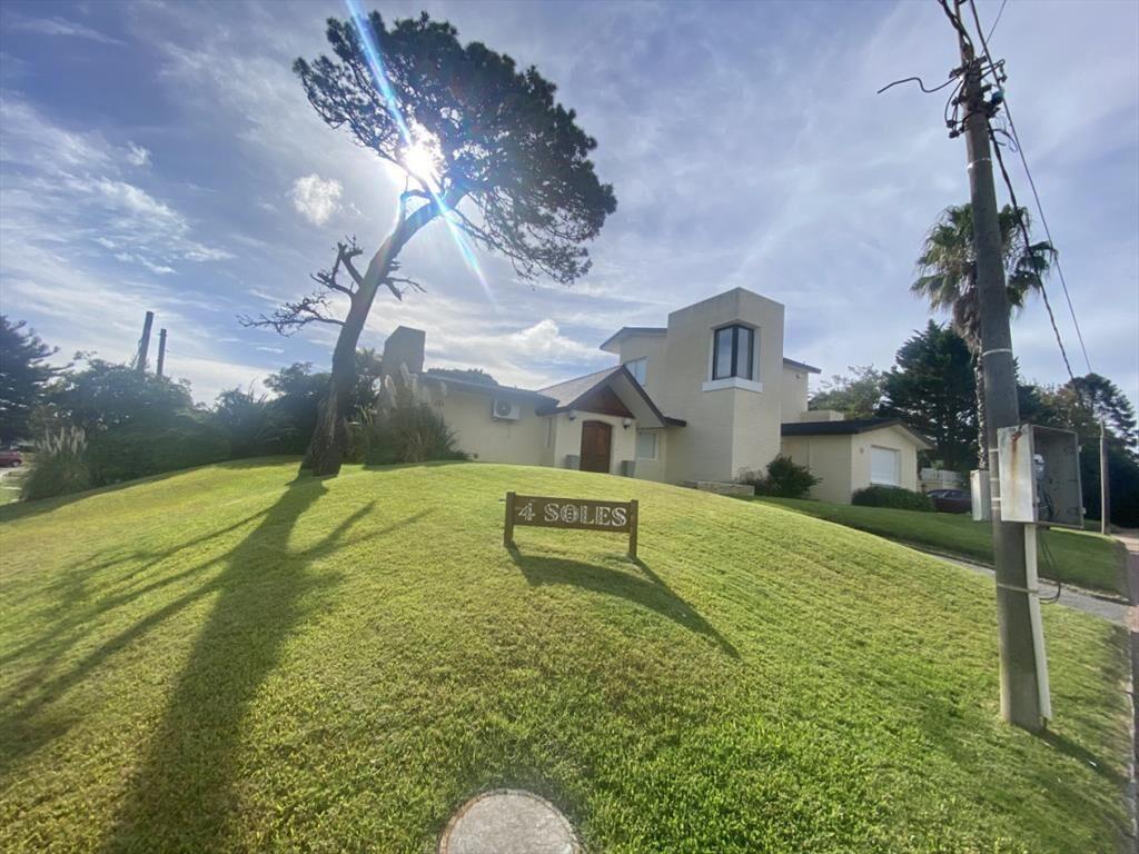 CASA EN VENTA 5 DORMITORIOS A METROS DE LA PLAYA