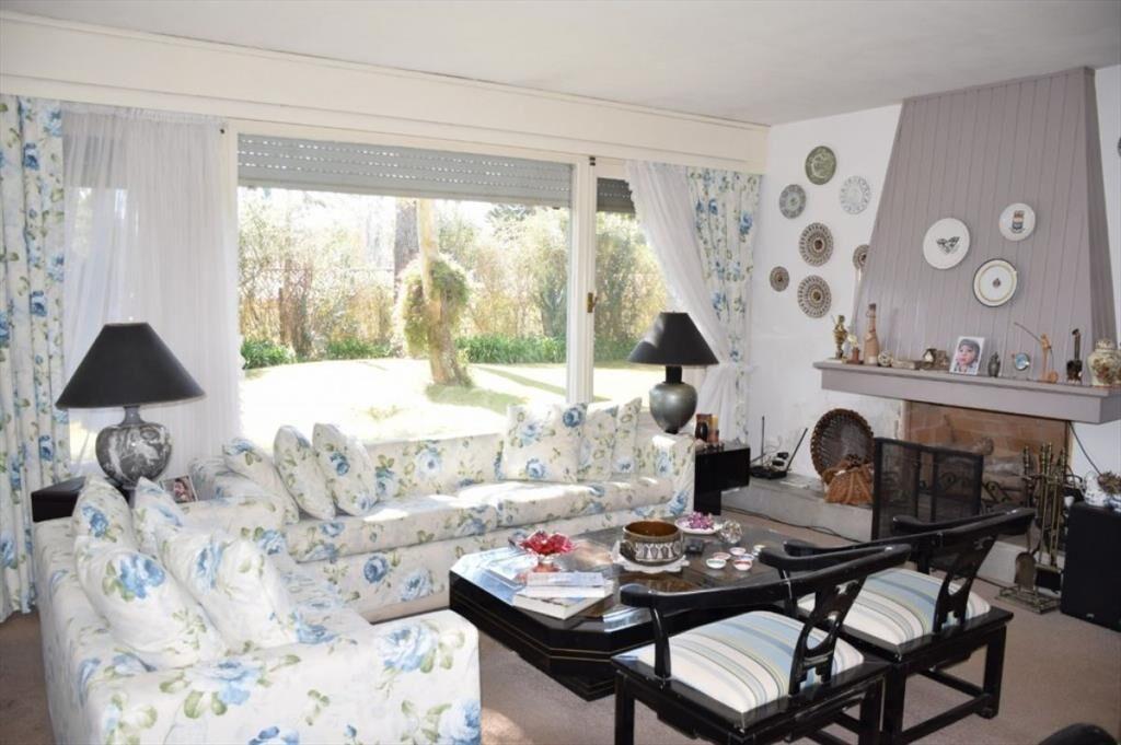 PRECIOSA CASA EN ZONA RESIDENCIAL