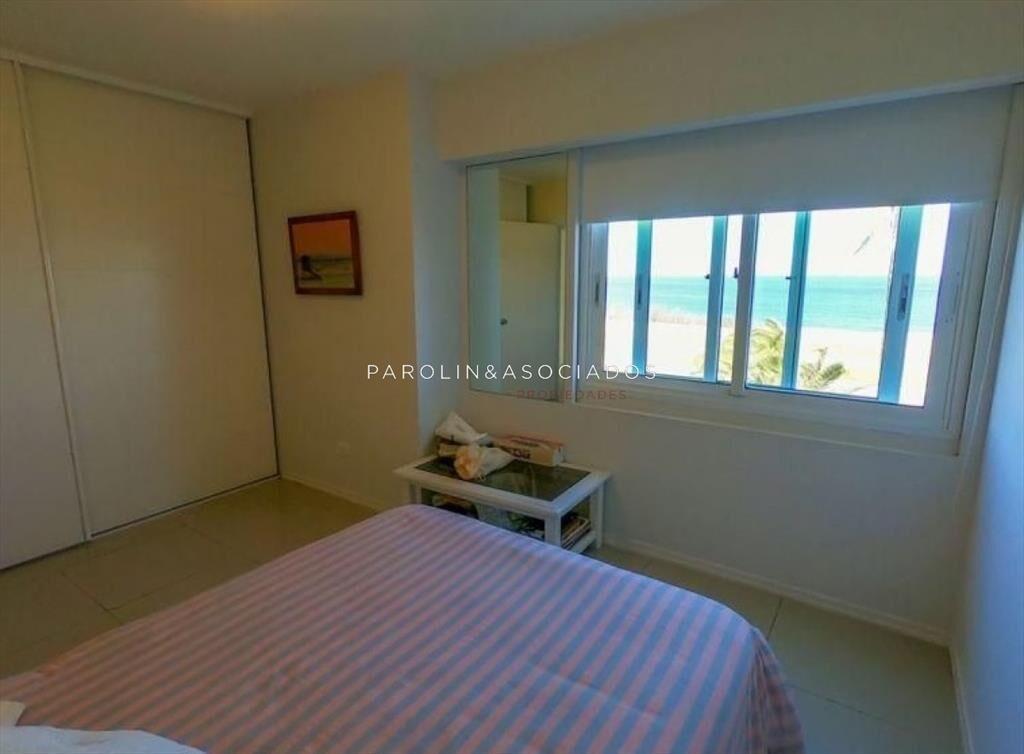 Hermosa casa en venta de 4 dormitorios frente al