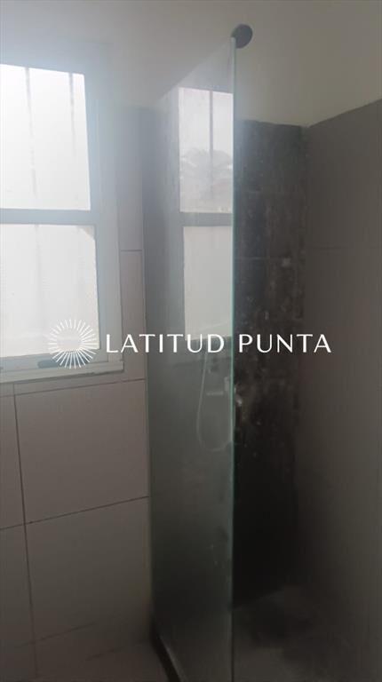 Venta de casa reciclada a 100 metros playa de edificio Dela