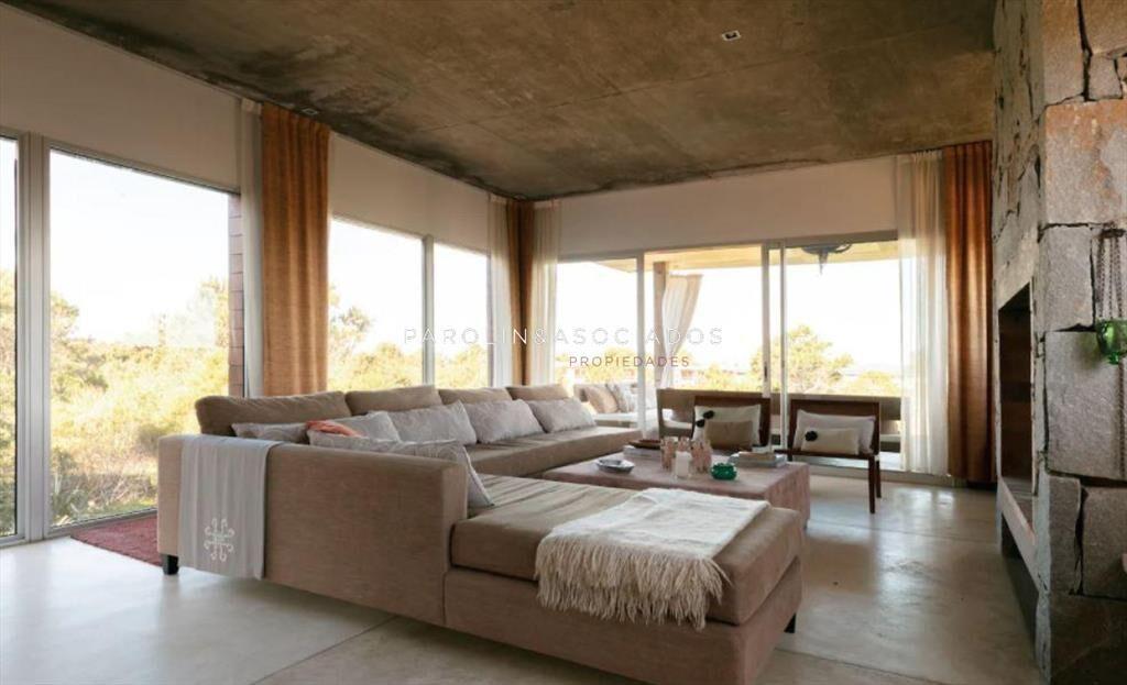 Casa en Venta de 4 Dormitorios en Village del