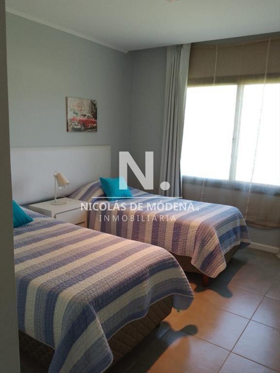 Casa en alquiler anual barrio privado en Parque