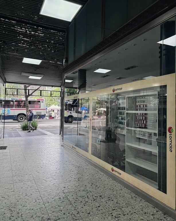 Local comercial 18 de julio y Julio Herrera y Obes