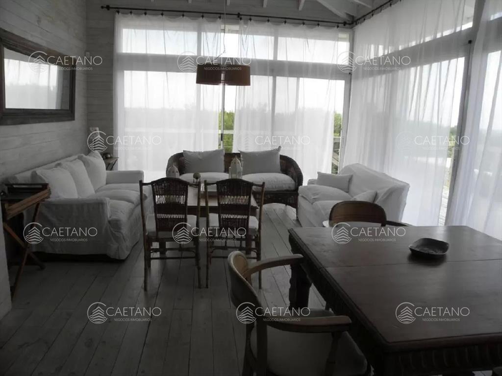 Venta casa 7 dormitorios. Punta Piedras,