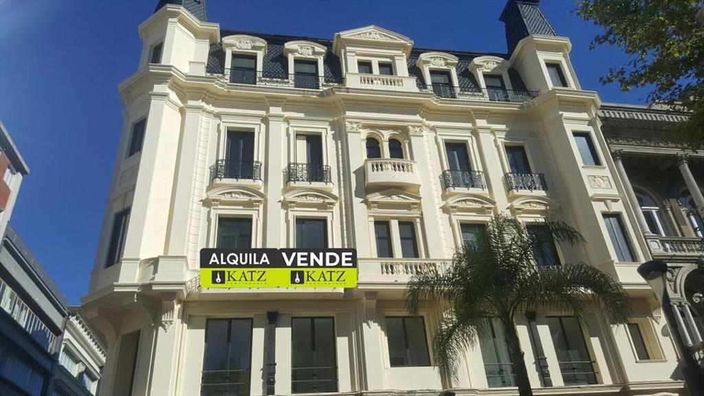 Juan Carlos Gómez a Metros de Plaza Matriz