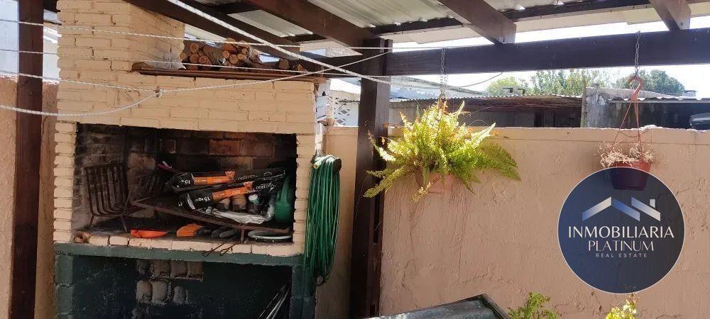 Casa en venta c/ cochera en Las Acacias
