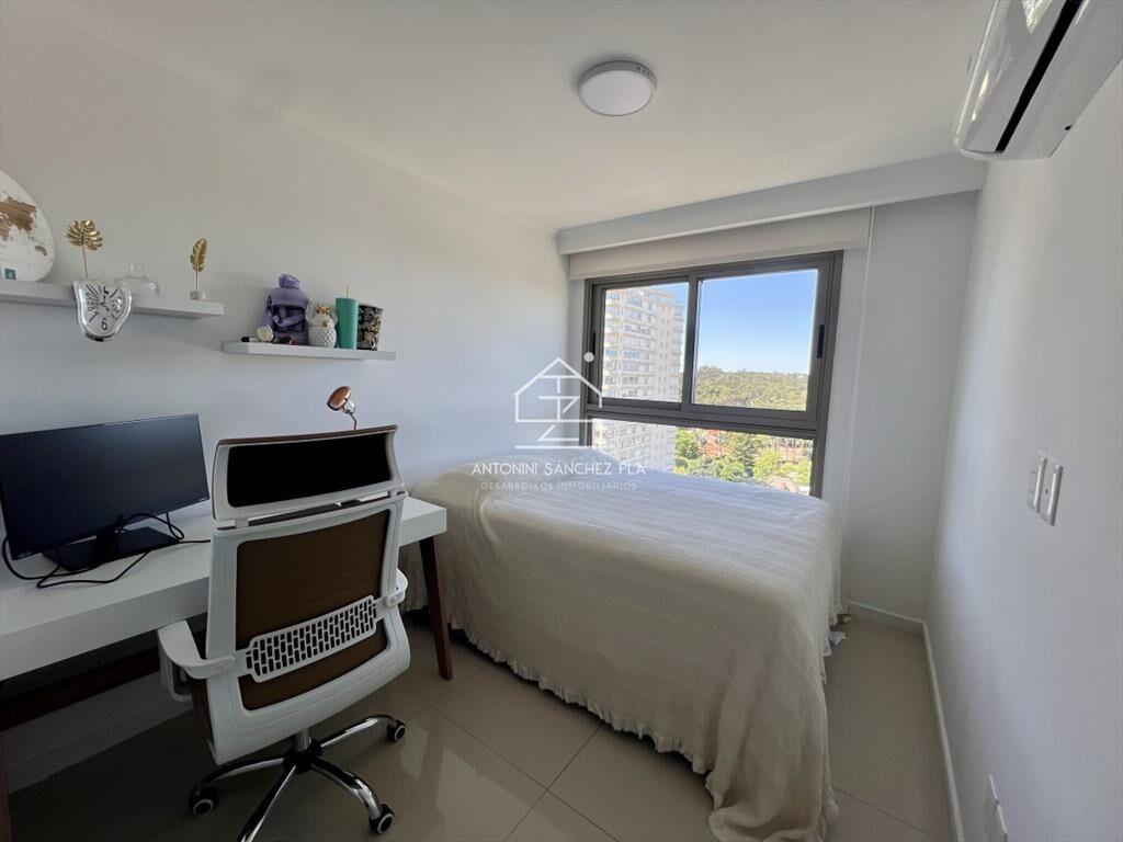 Apartamento de 2 dormitorios con servicio de playa. Place L